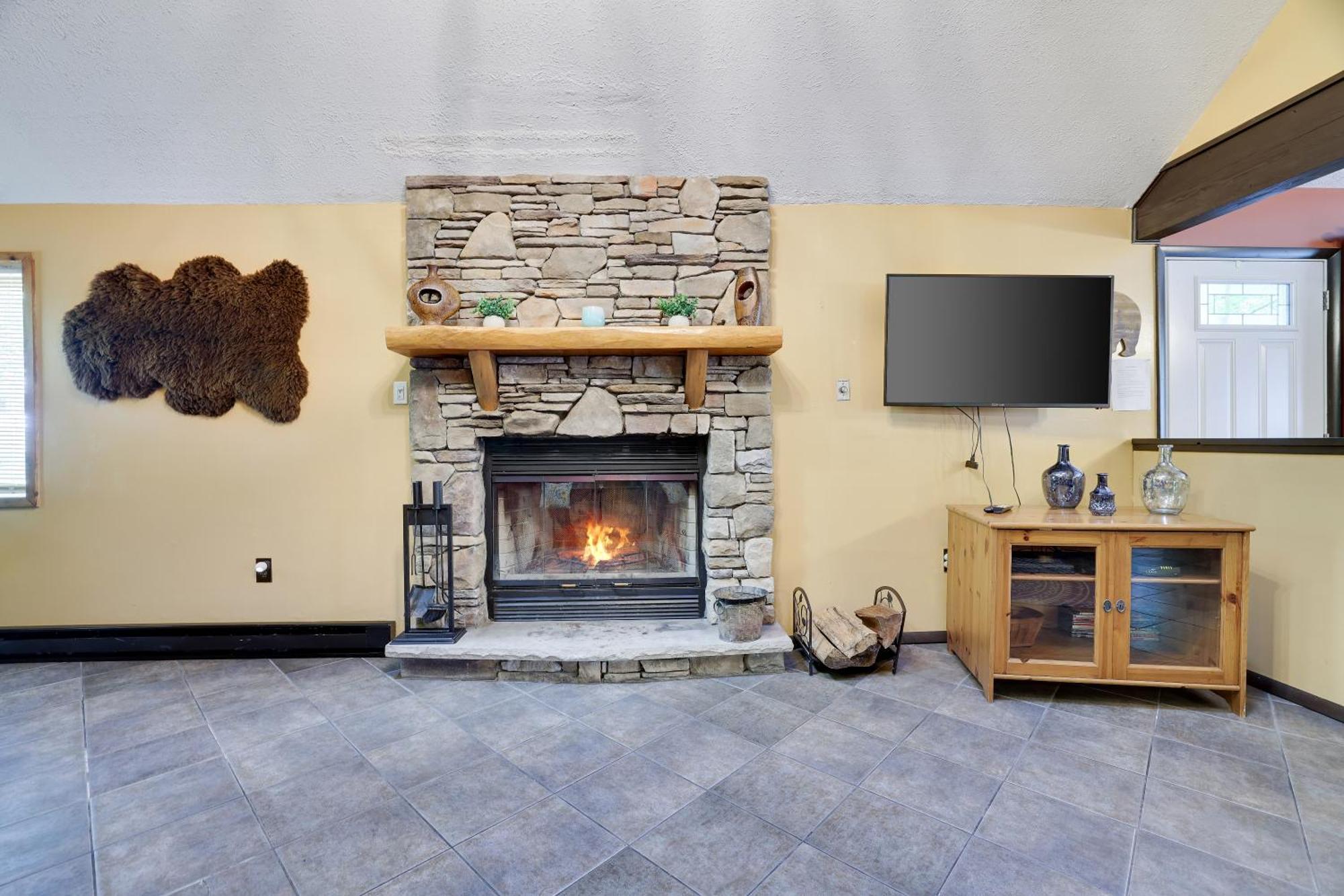 Chalet Renovated Near Casino, Camelback , Kalahari 4Bdrms Firepit Hot Tub Game Room Tobyhanna Kültér fotó