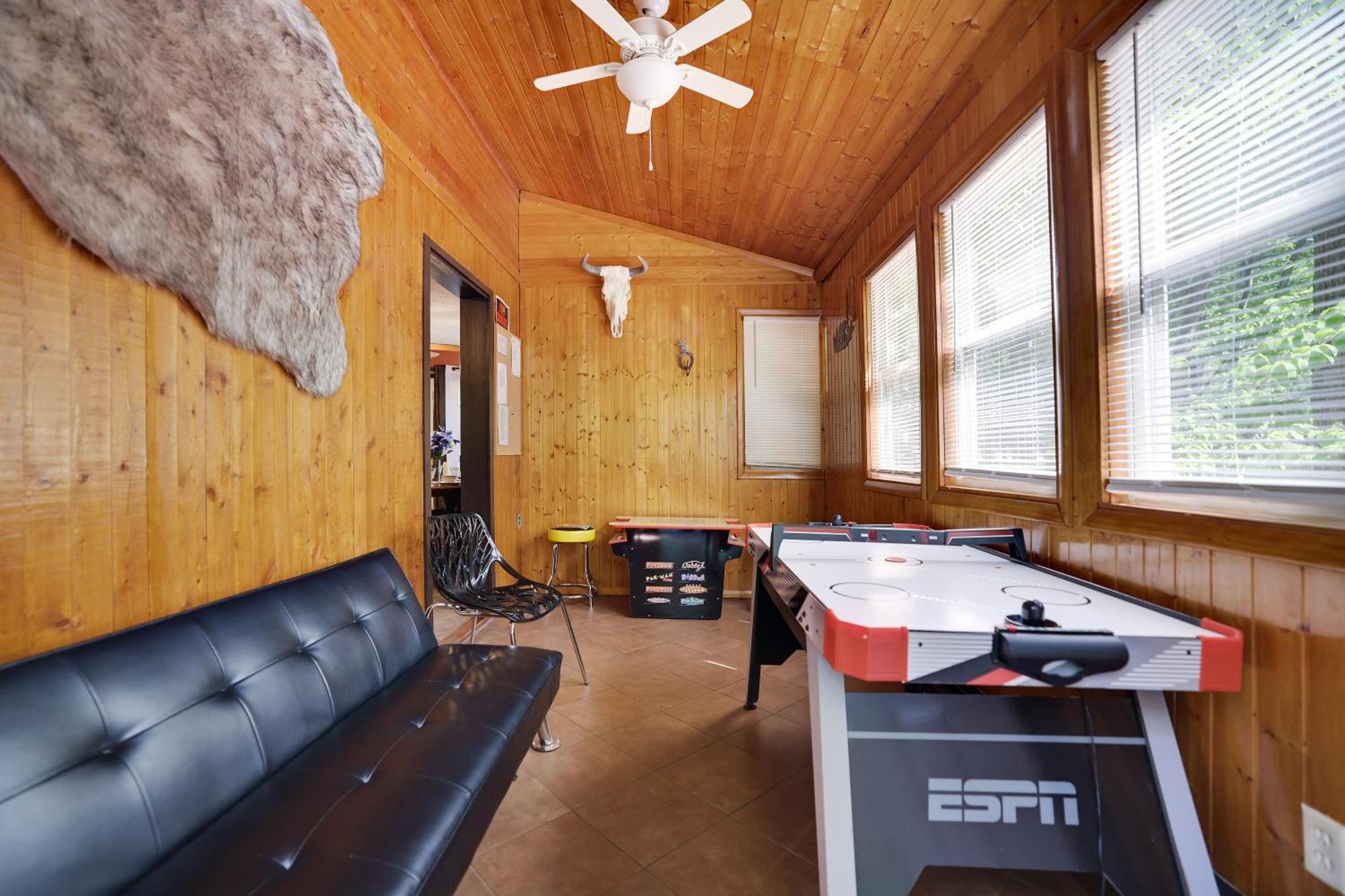 Chalet Renovated Near Casino, Camelback , Kalahari 4Bdrms Firepit Hot Tub Game Room Tobyhanna Kültér fotó