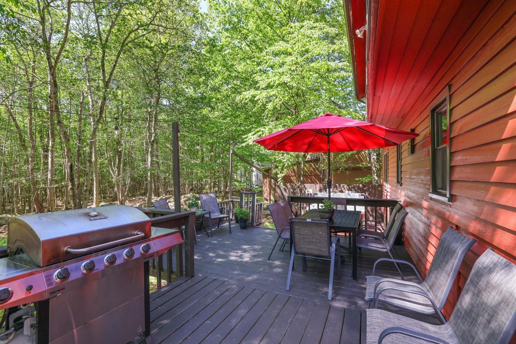 Chalet Renovated Near Casino, Camelback , Kalahari 4Bdrms Firepit Hot Tub Game Room Tobyhanna Kültér fotó