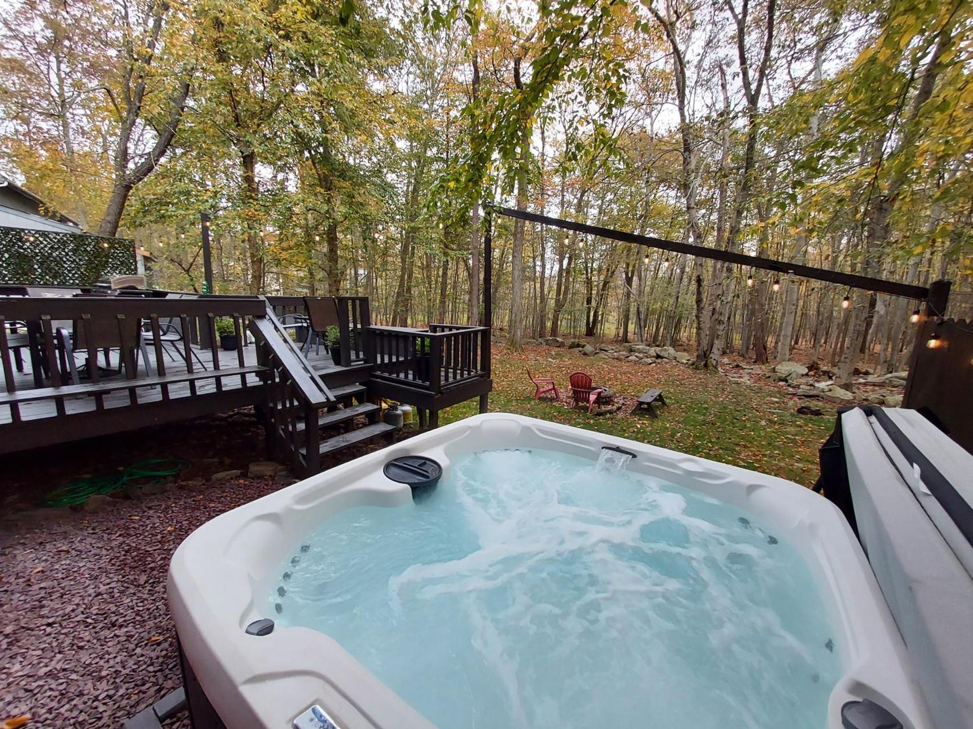 Chalet Renovated Near Casino, Camelback , Kalahari 4Bdrms Firepit Hot Tub Game Room Tobyhanna Kültér fotó
